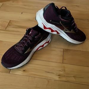 Womens Mizuno Wave Inspire 17 new with no box size 9